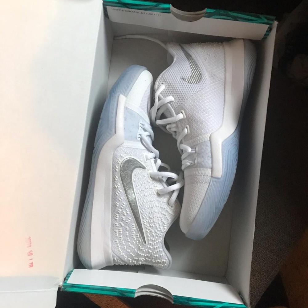 Kyrie 3 GS